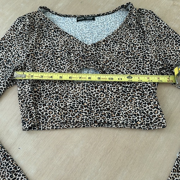 Cheetah crop top - Picture 2 of 5
